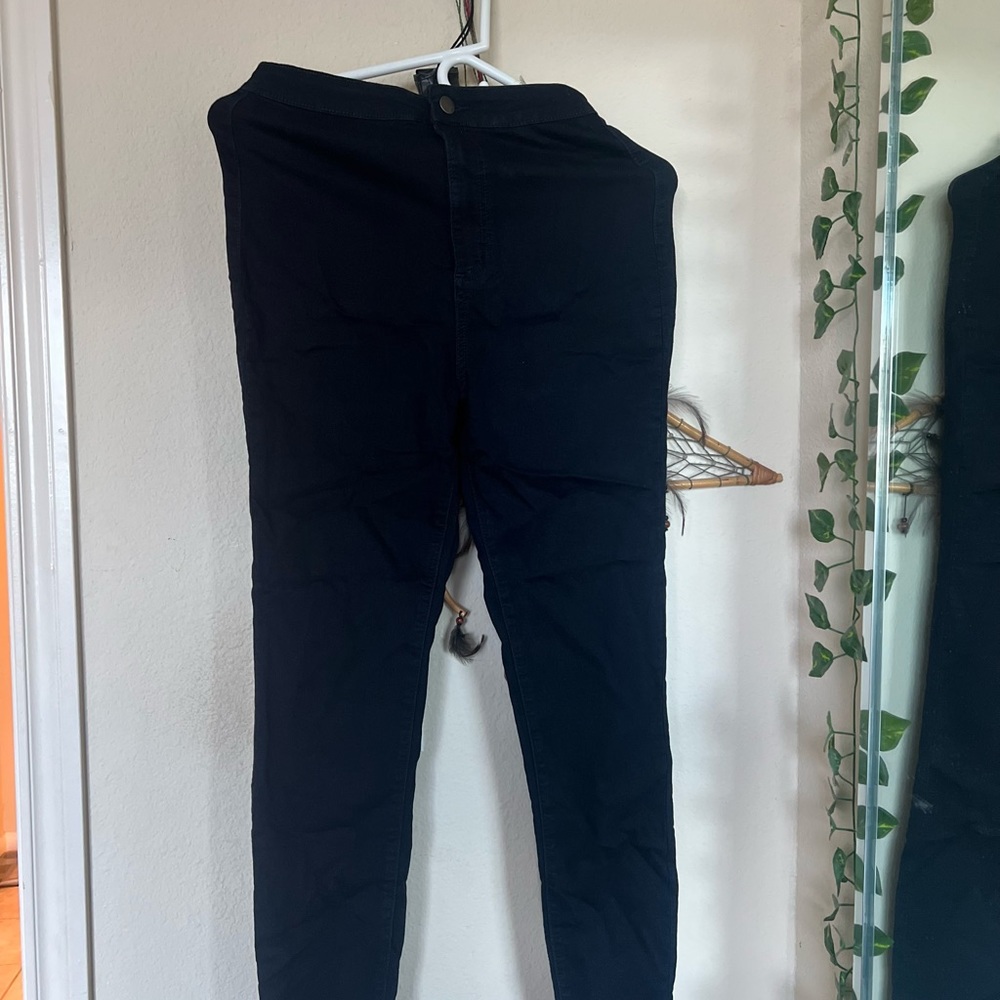 New with no tags dark blue jeans super stretchy and comfy